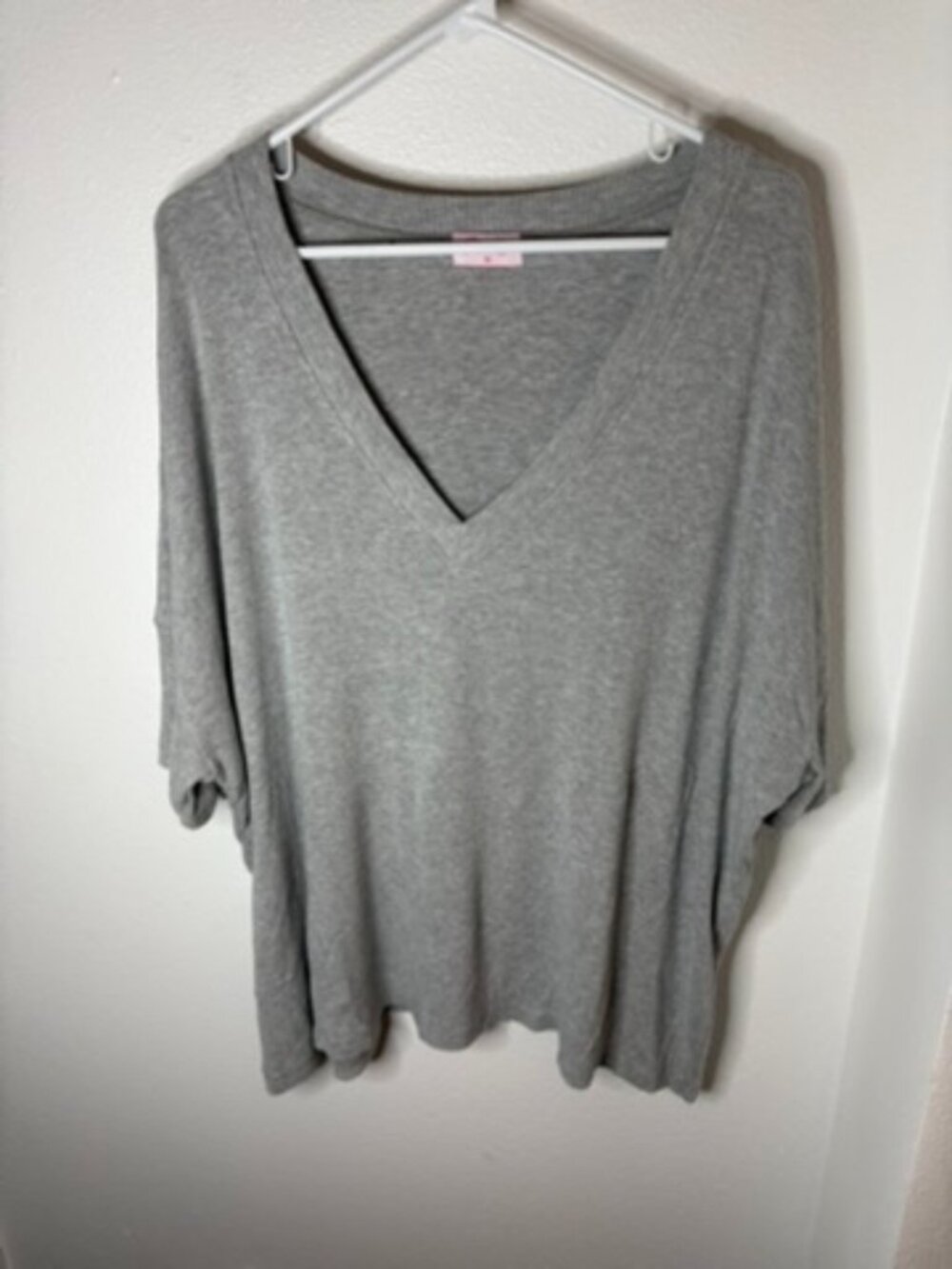 Pink Lily Oversized V-Neck Sweater Tee - M